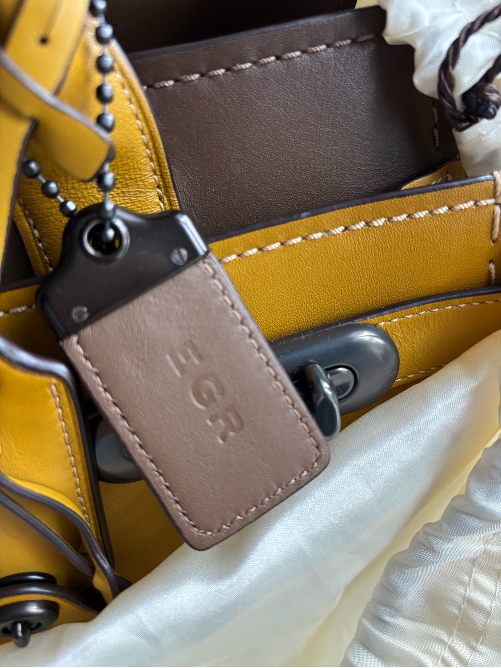 Coach 1941 Swagger 37 Two-Tone Yellow and Brown Leather Satchel/Briefcase - Picture 16 of 16